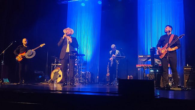 Mazara, Successo al Teatro Rivoli per lo spettacolo “Ciao Lucio. Omaggio a Lucio Dalla”