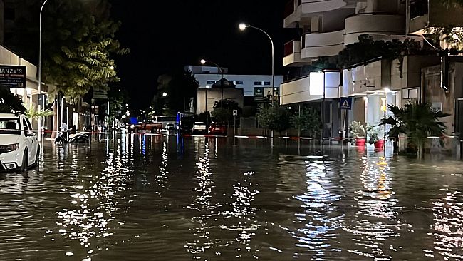 Trapani, torna la pioggia: strade allagate e città in tilt