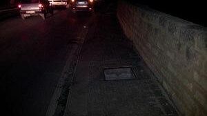 Via Archi: cittadini travolti da un insolito tombino