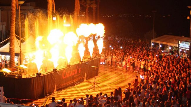 CAMPOBELLO – Bagno di folla a Ferragosto a Tre Fontane per lo spettacolo Fontane luminose danzanti a ritmo di musica