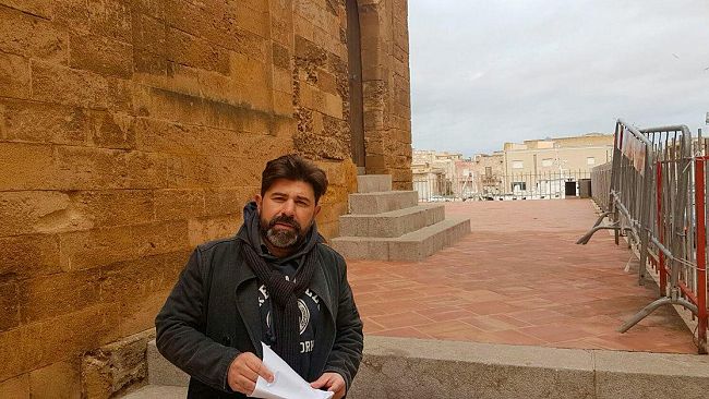 VIDEO – Il sito storico di San Nicolò Regale è insicuro. Perché allora tappa di presepi itineranti?