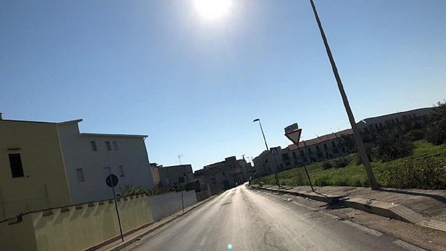 Castelvetrano, i lettori segnalano che la via Vento è stata ripulita ma che è completamente al buio.