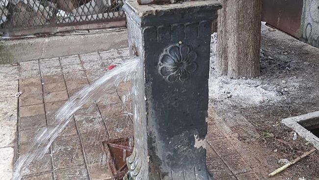 I lettori segnalano, estirpato un rubinetto del Parco delle Rimembranze e l’acqua si perde