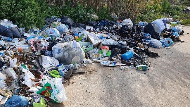 L’appello del sindaco Alfano: “Basta omertà sull’abbandono dei rifiuti, i cittadini denuncino e ci aiutino a fermare questo scempio”