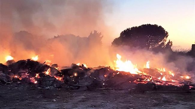 Partanna, denunciati in due per discarica abusiva e combustione illecita di rifiuti