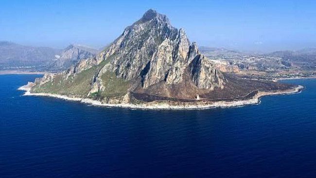 Cornino, tromba d'aria in spiaggia: panico tra i bagnanti