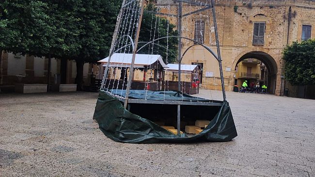 Vandali in azione nel Sistema delle Piazze , danneggiate le casette