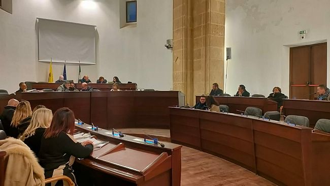 Mazara, Consiglio comunale: approvati 11 debiti fuori bilancio e tre prese d’atto  