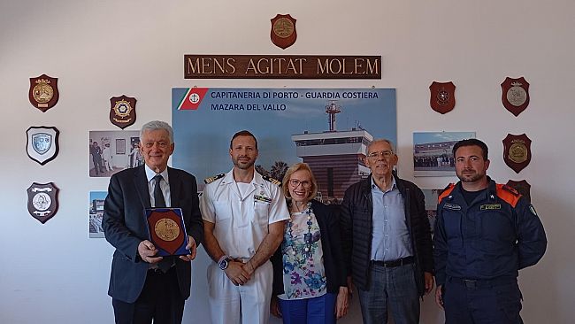 Solidarietà e legalità, la Capitaneria di Porto di Mazara incontra il presidente dell’AIL