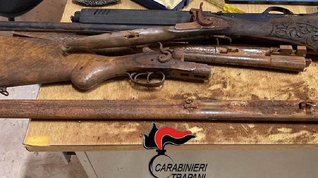 Salemi: avrebbe detenuto illegamente due fucili. Arrestato 49enne