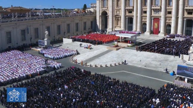 L'ultimo saluto al papa degli umili e dei poveri, fai buon viaggio Francesco