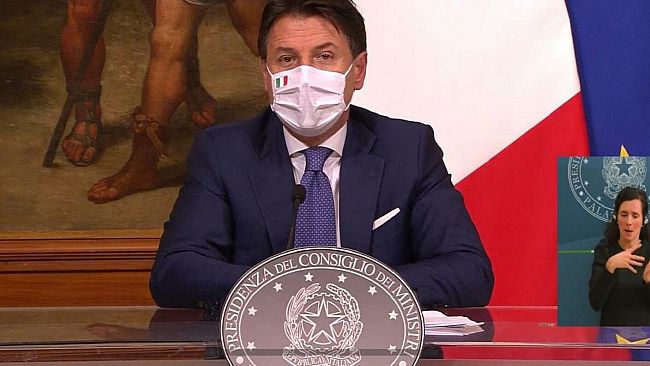 Il premier Conte presenta le nuove restrizioni ” Dobbiamo scongiurare la terza ondata, chiediamo ulteriori sacrifici agli italiani”