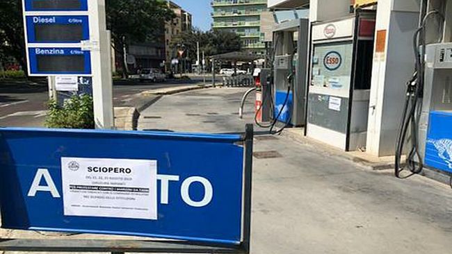 Coronavirus, da domani al via stop benzinai