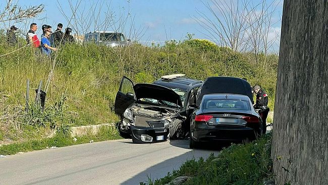 Castelvetrano, terribile impatto sulla via SS Trinità: tre i feriti