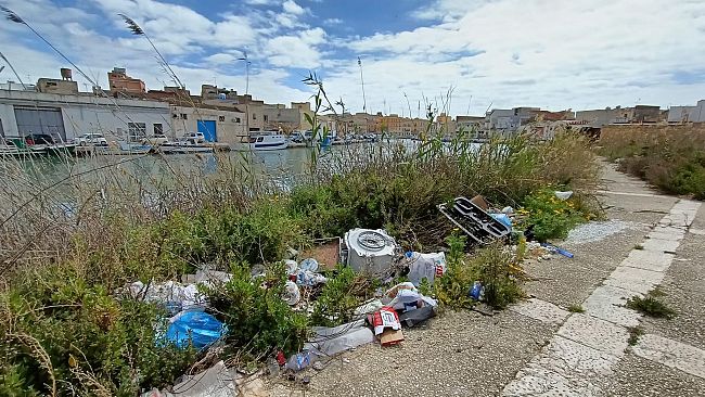 Mazara, discarica sulle rive del fiume Mazaro