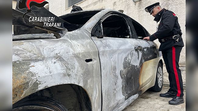 Campobello, incendia due auto della municipale. Denunciato 30enne  pregiudicato