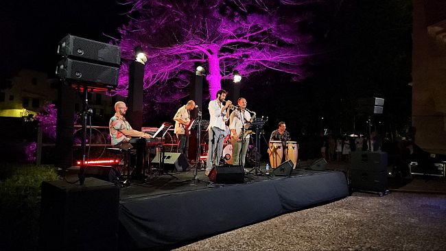 Alessandro Presti in concerto a Favignana: il jazz latino conquista il pubblico