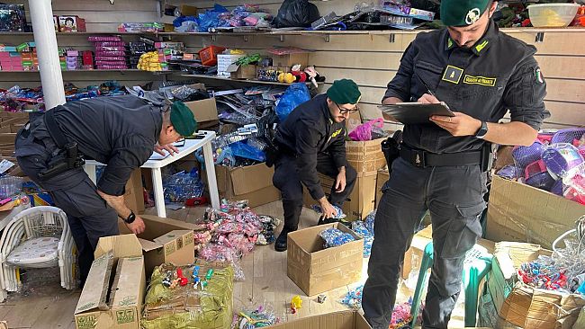sequestrati-62-mila-giocattoli-e-accessori-contraffatti-denunciato-grossista