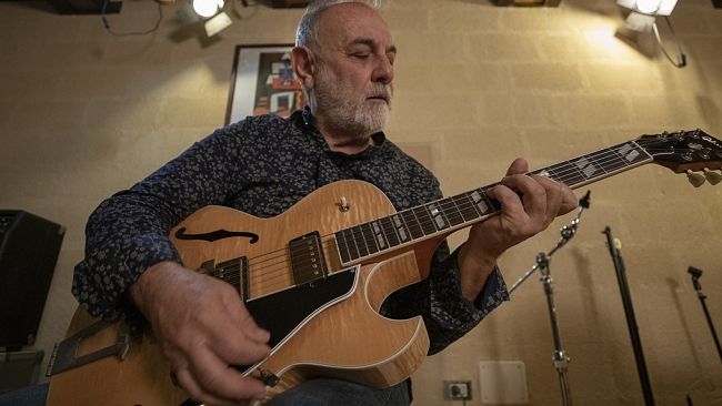 Marsala, “Canzoni QUASI Poesie”: Michele Pantaleo presenta il suo disco