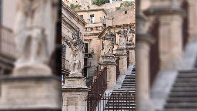 Ultime della sera: “San Pietro e i santi patroni”