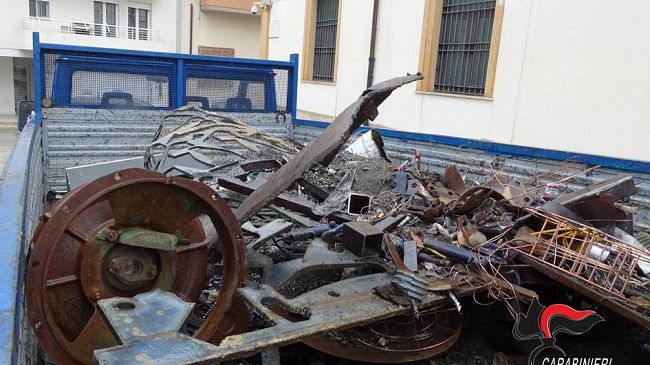 Controlli su strada: sequestrato autocarro che trasportava rifiuti pericolosi