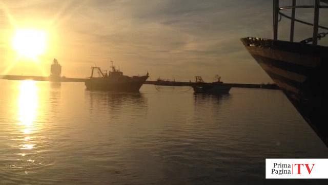 VIDEO – L’odissea dei pescherecci nel porto canale di Mazara