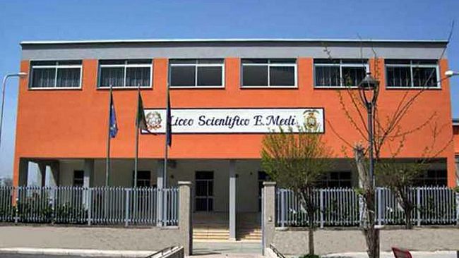 Un gruppo di ragazzi aggredisce la preside. Società ormai malata