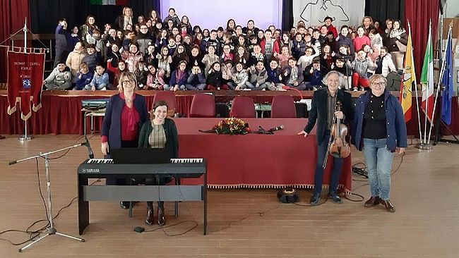 Quando la musica entra a scuola : lezione e concerto alla Ruggero Settimo