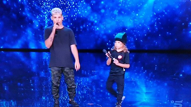 I due fratelli castelvetranesi Eros e Alessio Leone ieri sera a Tu Si Que Vales. Applausi per la loro esibizione.