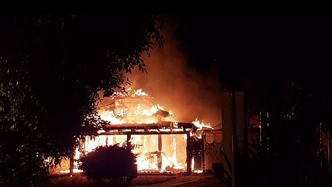 In fiamme la Pagoda di Calatafimi Segesta. Autocombustione o incendio doloso?