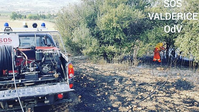 Incendio a Napola, il fuoco lambisce i casolari