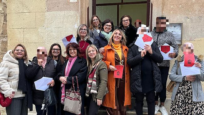 la-fildis-sezione-di-castelvetrano-dona-kit-cultura-2026-a-donne-straniere-del-territorio