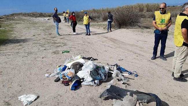 Flash-mob Legambiente all'Oasi di Capo Feto: constatata la sporcizia