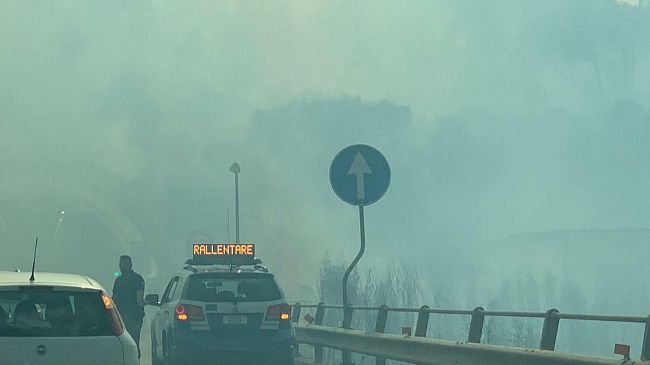 A29, incendio nella galleria di Segesta
