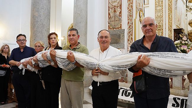 «Non sono numeri, ma persone»: in Cattedrale a Mazara il “Sudario di Gaza” 