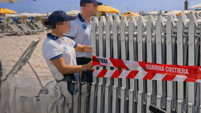 San Vito Lo Capo, sequestrati 51 ombrelloni e 102 lettini: multe per 6.160 euro