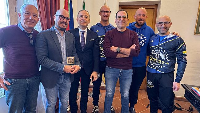 Mazara. Quinci incontra la Ciumara Bikers: “Lo sport racconta e valorizza il territorio”