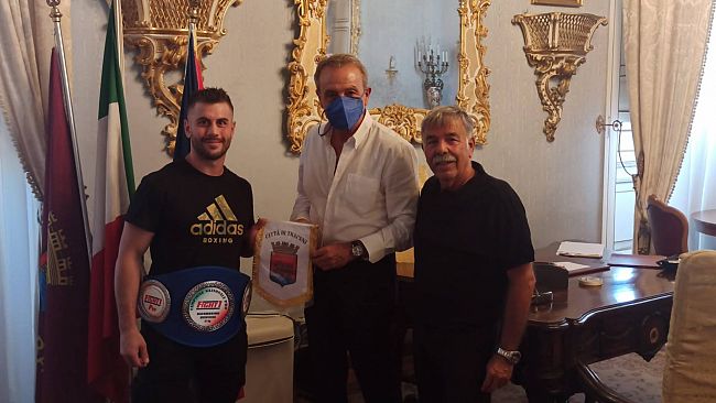 Trapani, il campione di kick-boxing Gioacchino Mancuso ricevuto a Palazzo D'Alì