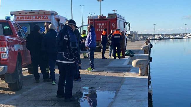 Mazara, recuperato il corpo di un uomo privo vita nel porto canale