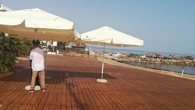 Riapre al pubblico la piazzetta in legno a Marinella