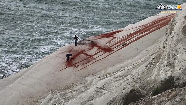 VIDEO- Ancora uno sfregio per la Scala dei Turchi