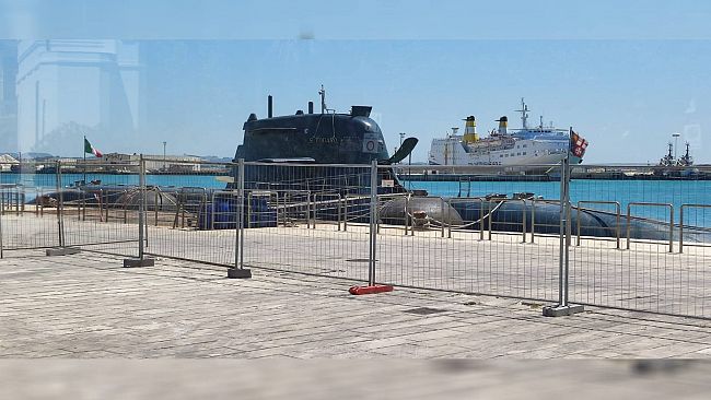 Un sottomarino al porto di Trapani