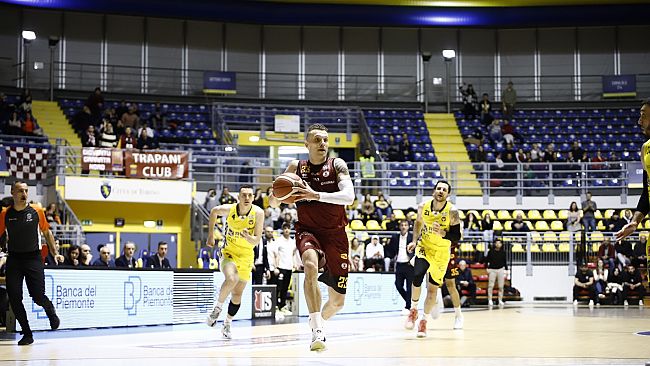 Pallacanestro Trapani, storica vittoria a Torino