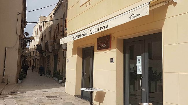 Mazara, furto al bar della centralissima piazza della Repubblica. Ignoti individuati con la videosorveglianza comunale?