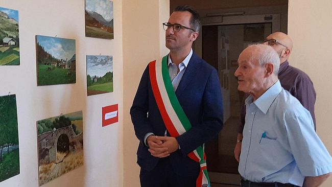 Valderice, l’artista ultraottantenne Giuseppe Canino dona 180 dipinti