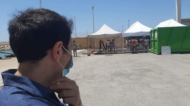 Coronavirus, allarme dell’assessore Razza: “64 migranti positivi a Pozzallo. Roma ci ascolti”