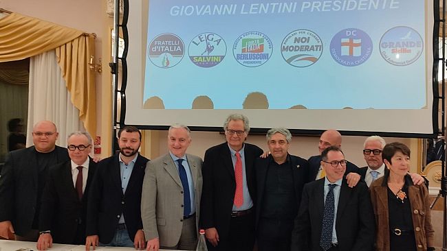 Elezione provinciali ,riunione dei partiti del centro-destra con il candidato alla presidenza Giovanni Lentini