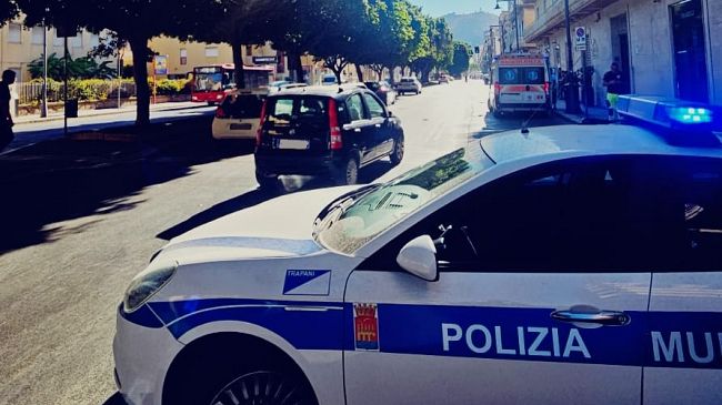 trapani-panda-investe-donna-e-14enne-in-via-fardella-in-ospedale-anche-lautomobilista