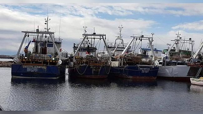 Mazara, pesca, non solo la grave crisi, pescherecci fermi per il maltempo. E la politica “latita” sulle nuove regole imposte dall’U.E.    