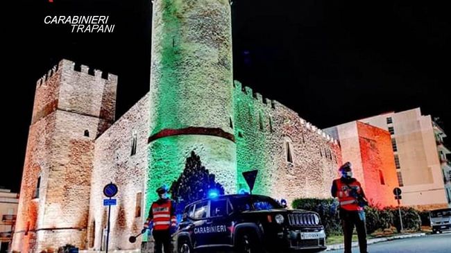 Alcamo, i Carabinieri arrestano un 27enne: aveva danneggiato l’auto del suo rivale in amore